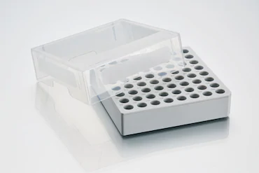 艾本德儲存盒 8 × 8, 可放置 64  個試管， 1  –  2  mL，3  件，高 53  mm，2  英寸，聚丙烯材料，可耐受最低 -86  °C，可高溫高壓滅菌，帶蓋子并具有數(shù)字字母標(biāo)識